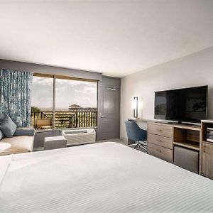 King Room Mobility Access Bathtub Grab Bar or Ocean or Pool View No Smoking